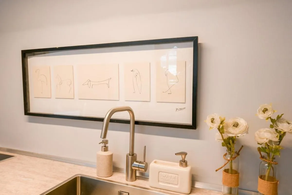 Chic Apartment On The Champs-Elysees With Ac Paris France