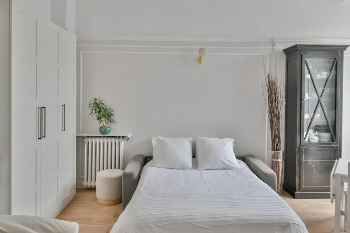 Chic Apartment On The Champs-Elysees With Ac Paris