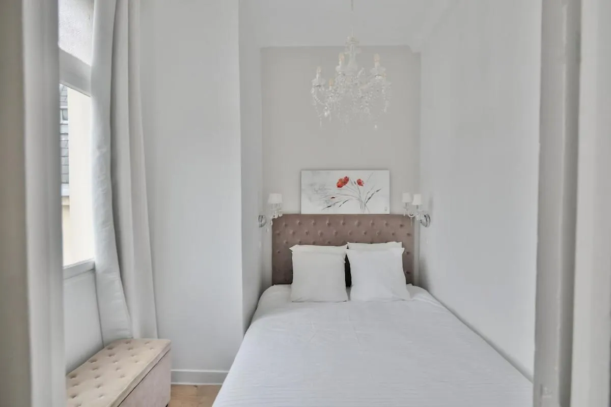 Chic Apartment On The Champs-Elysees With Ac Paris France