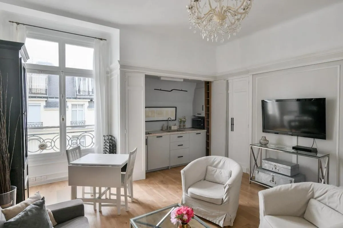 Chic Apartment On The Champs-Elysees With Ac Paris 0*,  France