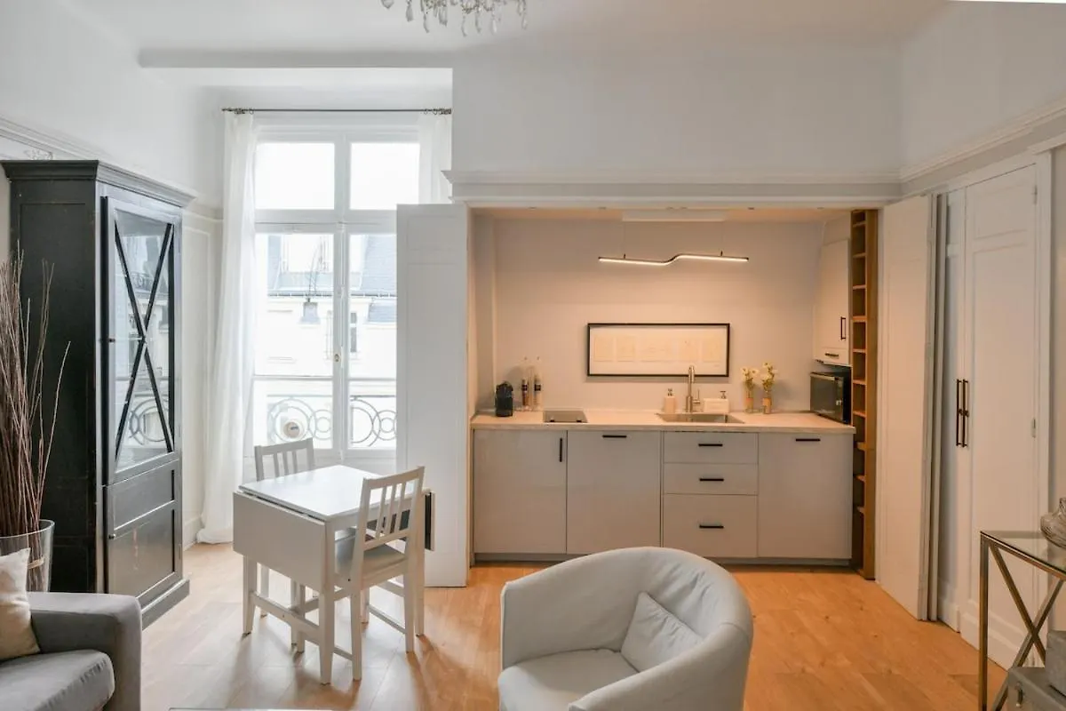 Chic Apartment On The Champs-Elysees With Ac Paris