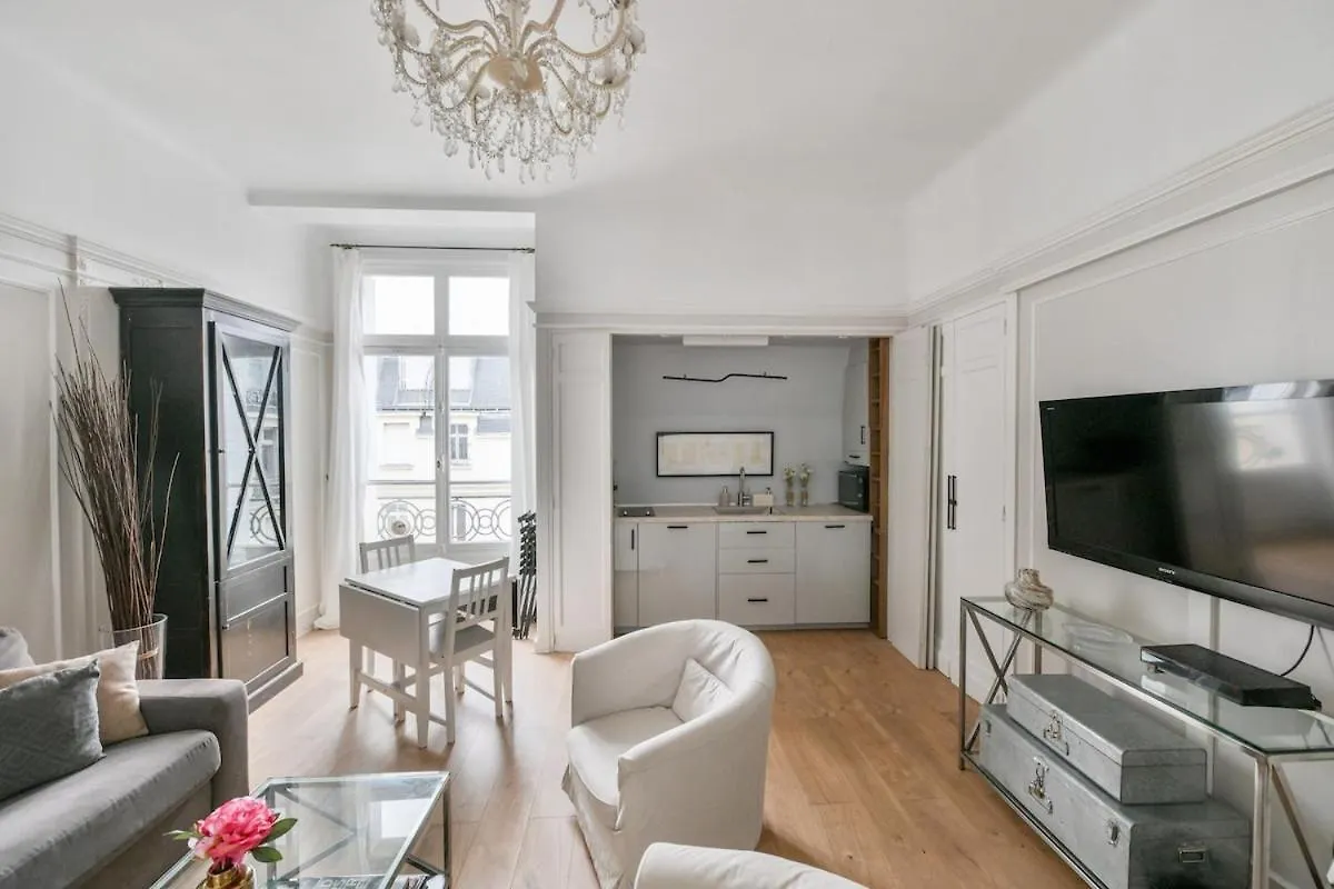 Chic Apartment On The Champs-Elysees With Ac Paris
