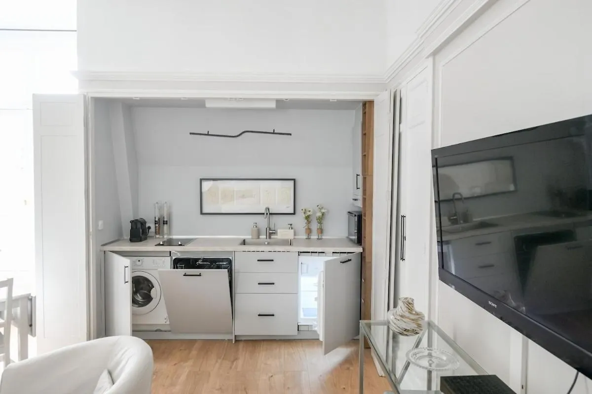 Chic Apartment On The Champs-Elysees With Ac Paris France