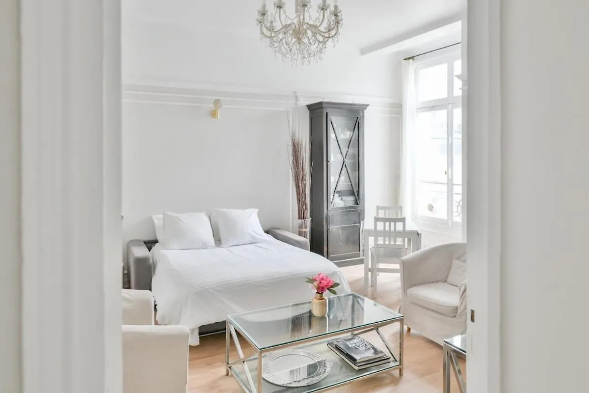 Chic Apartment On The Champs-Elysees With Ac Paris 0*,  France